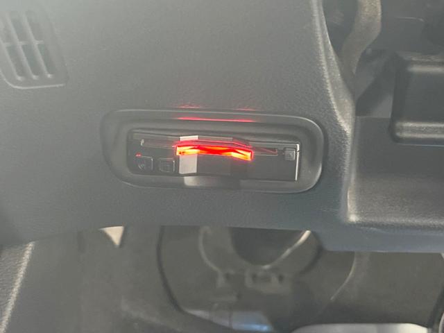 ヴェゼル ハイブリッドＺ　Ｃａｒｒｏｚｚｅｒｉａナビ　フルセグ　バックカメラ　クルーズコントロール　シートヒーター　スマートキー　ＥＴＣ　ＬＥＤヘッドライト　純正１７インチアルミホイール　ドラレコ（7枚目）