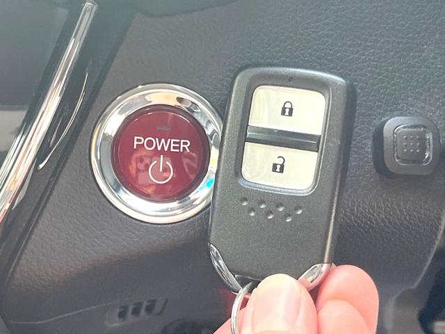 ヴェゼル ハイブリッドＺ　Ｃａｒｒｏｚｚｅｒｉａナビ　フルセグ　バックカメラ　クルーズコントロール　シートヒーター　スマートキー　ＥＴＣ　ＬＥＤヘッドライト　純正１７インチアルミホイール　ドラレコ（9枚目）