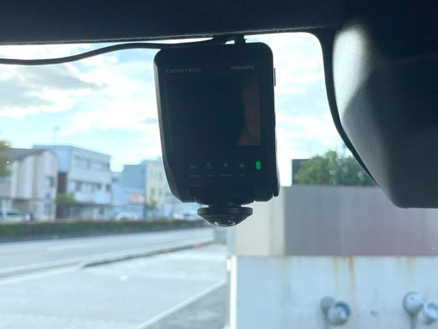 【ドライブレコーダー】安心・安全なカーライフに必須のドライブレコーダーを装備！走行中はもちろん、あおり運転や事故に遭遇した際の状況も映像で記録し、万一のリスクに備えます。