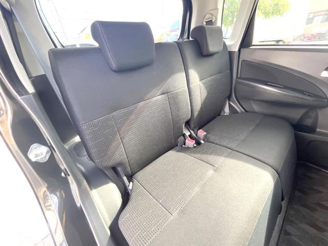 後部座席も気になるようなキズ・汚れやへたり等、大きなダメージはなく、良好な状態です。