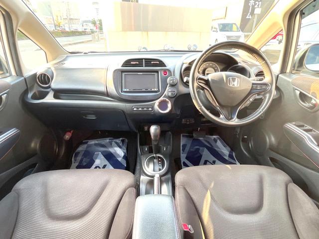 フィットハイブリッド シーズ　ファインスタイル　ｃａｒｒｏｚｚｅｒｉａ製ナビ　バックカメラ　ドライブレコーダー　クルーズコントロール　シートヒーター　ＨＩＤヘッドライト　Ｂｌｕｅｔｏｏｔｈ接続　ＥＴＣ　スマートキー（2枚目）