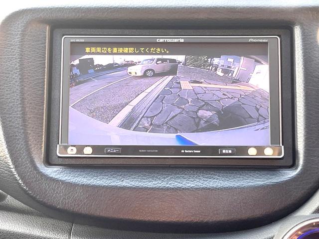 フィットハイブリッド シーズ　ファインスタイル　ｃａｒｒｏｚｚｅｒｉａ製ナビ　バックカメラ　ドライブレコーダー　クルーズコントロール　シートヒーター　ＨＩＤヘッドライト　Ｂｌｕｅｔｏｏｔｈ接続　ＥＴＣ　スマートキー（4枚目）