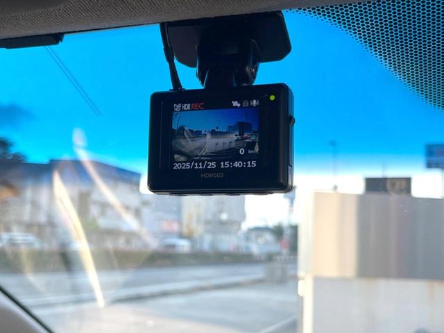 フィットハイブリッド シーズ　ファインスタイル　ｃａｒｒｏｚｚｅｒｉａ製ナビ　バックカメラ　ドライブレコーダー　クルーズコントロール　シートヒーター　ＨＩＤヘッドライト　Ｂｌｕｅｔｏｏｔｈ接続　ＥＴＣ　スマートキー（5枚目）