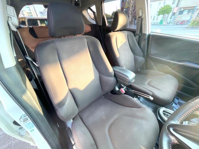 フィットハイブリッド シーズ　ファインスタイル　ｃａｒｒｏｚｚｅｒｉａ製ナビ　バックカメラ　ドライブレコーダー　クルーズコントロール　シートヒーター　ＨＩＤヘッドライト　Ｂｌｕｅｔｏｏｔｈ接続　ＥＴＣ　スマートキー（8枚目）