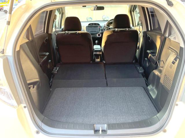 フィットハイブリッド シーズ　ファインスタイル　ｃａｒｒｏｚｚｅｒｉａ製ナビ　バックカメラ　ドライブレコーダー　クルーズコントロール　シートヒーター　ＨＩＤヘッドライト　Ｂｌｕｅｔｏｏｔｈ接続　ＥＴＣ　スマートキー（10枚目）