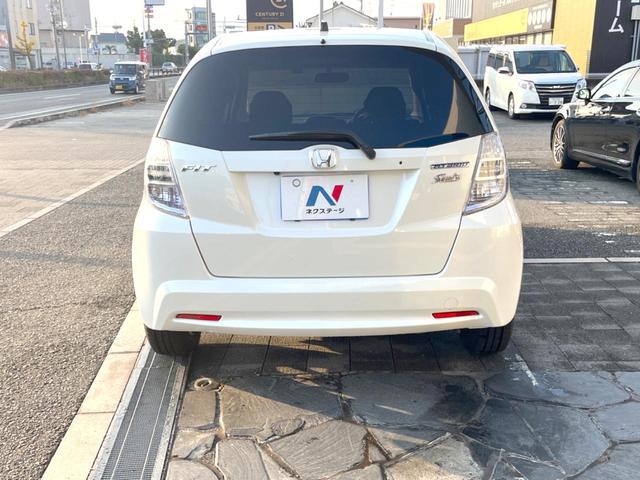 フィットハイブリッド シーズ　ファインスタイル　ｃａｒｒｏｚｚｅｒｉａ製ナビ　バックカメラ　ドライブレコーダー　クルーズコントロール　シートヒーター　ＨＩＤヘッドライト　Ｂｌｕｅｔｏｏｔｈ接続　ＥＴＣ　スマートキー（16枚目）