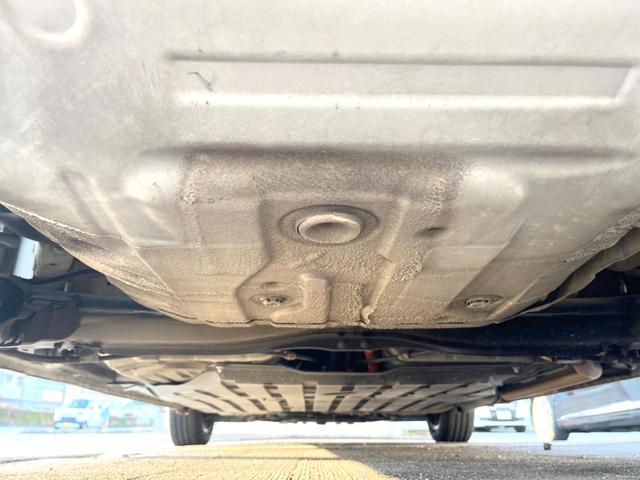 フィットハイブリッド シーズ　ファインスタイル　ｃａｒｒｏｚｚｅｒｉａ製ナビ　バックカメラ　ドライブレコーダー　クルーズコントロール　シートヒーター　ＨＩＤヘッドライト　Ｂｌｕｅｔｏｏｔｈ接続　ＥＴＣ　スマートキー（18枚目）