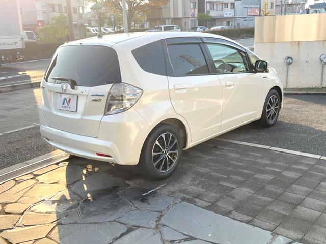 フィットハイブリッド シーズ　ファインスタイル　ｃａｒｒｏｚｚｅｒｉａ製ナビ　バックカメラ　ドライブレコーダー　クルーズコントロール　シートヒーター　ＨＩＤヘッドライト　Ｂｌｕｅｔｏｏｔｈ接続　ＥＴＣ　スマートキー（21枚目）
