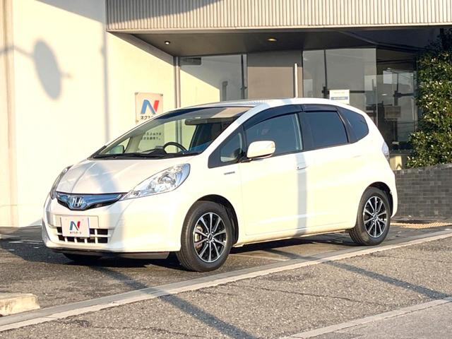 フィットハイブリッド シーズ　ファインスタイル　ｃａｒｒｏｚｚｅｒｉａ製ナビ　バックカメラ　ドライブレコーダー　クルーズコントロール　シートヒーター　ＨＩＤヘッドライト　Ｂｌｕｅｔｏｏｔｈ接続　ＥＴＣ　スマートキー（24枚目）