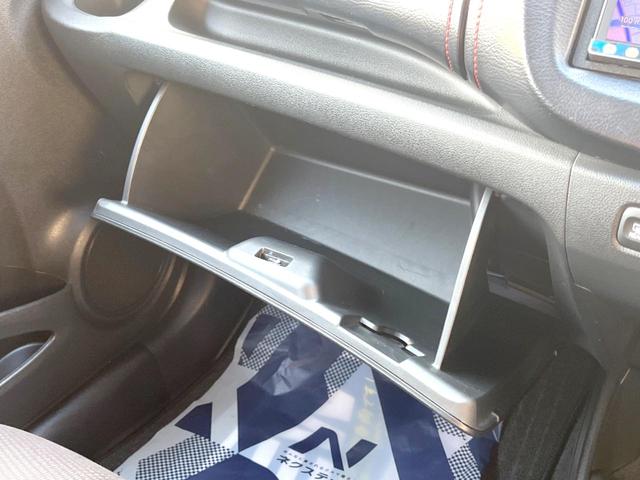 フィットハイブリッド シーズ　ファインスタイル　ｃａｒｒｏｚｚｅｒｉａ製ナビ　バックカメラ　ドライブレコーダー　クルーズコントロール　シートヒーター　ＨＩＤヘッドライト　Ｂｌｕｅｔｏｏｔｈ接続　ＥＴＣ　スマートキー（30枚目）