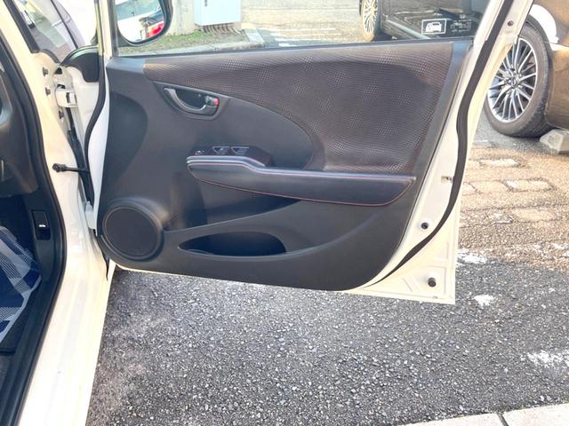 フィットハイブリッド シーズ　ファインスタイル　ｃａｒｒｏｚｚｅｒｉａ製ナビ　バックカメラ　ドライブレコーダー　クルーズコントロール　シートヒーター　ＨＩＤヘッドライト　Ｂｌｕｅｔｏｏｔｈ接続　ＥＴＣ　スマートキー（45枚目）