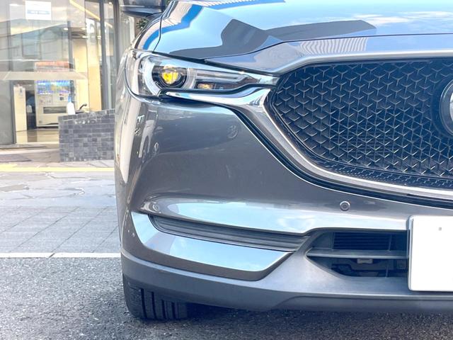 【ＬＥＤヘッドライト】悪天候や夜間走行時も良好な視界を確保し安心して運転できる高輝度ＬＥＤヘッドライトを装備！点灯速度が早く、消費電力も抑えられています。