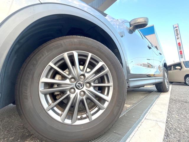 【純正１７インチアルミホイール】外観にマッチした純正アルミホイールを装着しております。各種社外アルミホイールや、スタッドレスタイヤも取扱いしております。是非ご相談ください♪