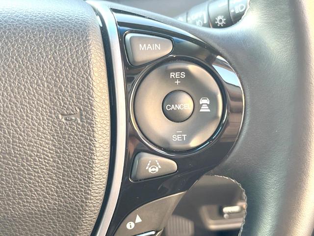 オデッセイハイブリッド ハイブリッドアブソルート・ホンダセンシング 純正8インチナビ 全方位カメラ フリップダウンモニター アダプティブクルーズコントロール 両側パワースライドドア 7人乗り LEDヘッドライト 純正17インチアルミホイール Bluetooth接続(6枚目)