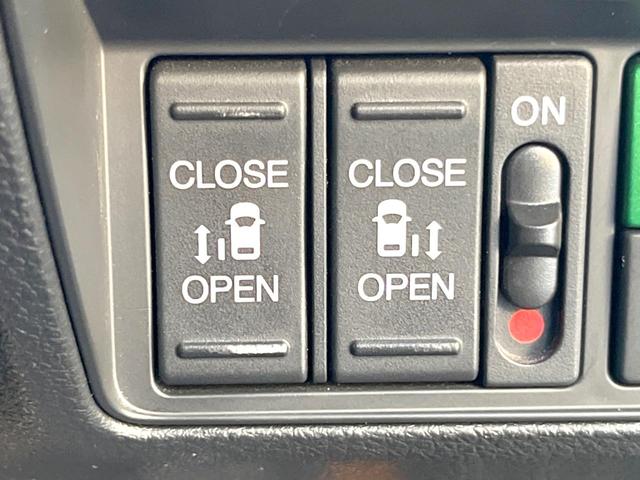 オデッセイハイブリッド ハイブリッドアブソルート・ホンダセンシング 純正8インチナビ 全方位カメラ フリップダウンモニター アダプティブクルーズコントロール 両側パワースライドドア 7人乗り LEDヘッドライト 純正17インチアルミホイール Bluetooth接続(7枚目)