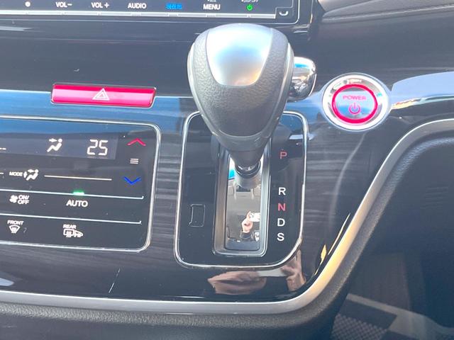 オデッセイハイブリッド ハイブリッドアブソルート・ホンダセンシング 純正8インチナビ 全方位カメラ フリップダウンモニター アダプティブクルーズコントロール 両側パワースライドドア 7人乗り LEDヘッドライト 純正17インチアルミホイール Bluetooth接続(32枚目)