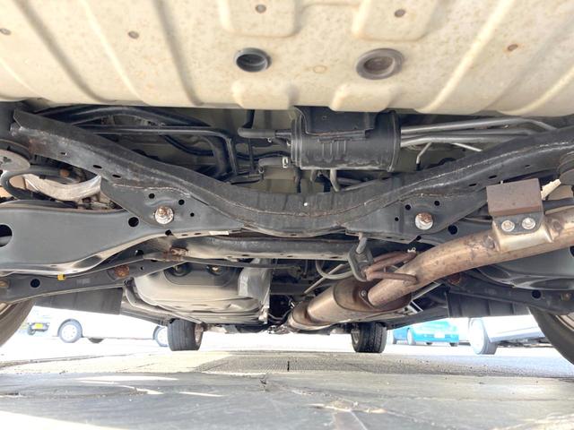 エルグランド ２５０ハイウェイスター　純正ナビ　アラウンドビューモニター　後席フリップダウンモニター　両側パワースライドドア　７人乗り　ＨＩＤヘッドライト　純正１８インチアルミホイール　スマートキー　ＥＴＣ（18枚目）