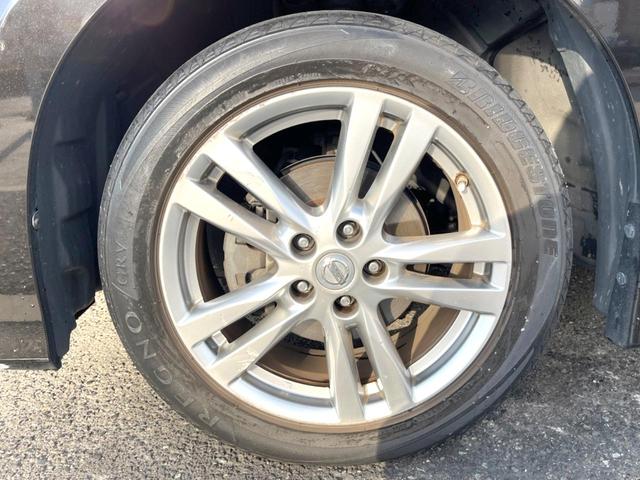 エルグランド ２５０ハイウェイスター　純正ナビ　アラウンドビューモニター　後席フリップダウンモニター　両側パワースライドドア　７人乗り　ＨＩＤヘッドライト　純正１８インチアルミホイール　スマートキー　ＥＴＣ（22枚目）