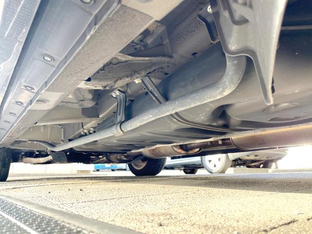 エルグランド ２５０ハイウェイスター　純正ナビ　アラウンドビューモニター　後席フリップダウンモニター　両側パワースライドドア　７人乗り　ＨＩＤヘッドライト　純正１８インチアルミホイール　スマートキー　ＥＴＣ（25枚目）