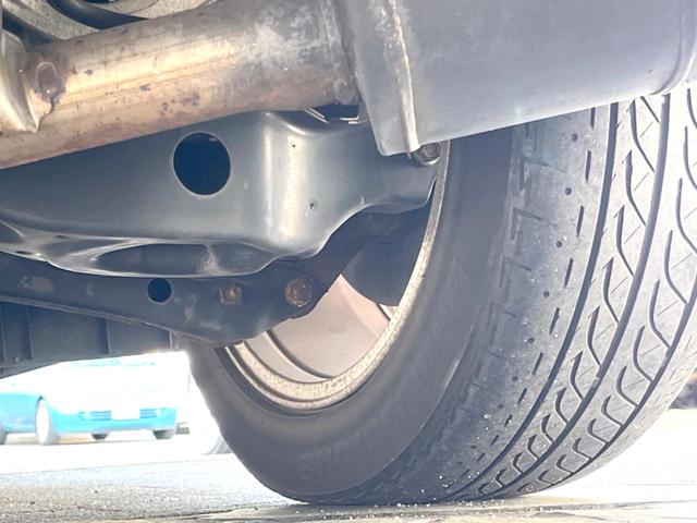 エルグランド ２５０ハイウェイスター　純正ナビ　アラウンドビューモニター　後席フリップダウンモニター　両側パワースライドドア　７人乗り　ＨＩＤヘッドライト　純正１８インチアルミホイール　スマートキー　ＥＴＣ（30枚目）