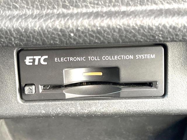 エルグランド ２５０ハイウェイスター　純正ナビ　アラウンドビューモニター　後席フリップダウンモニター　両側パワースライドドア　７人乗り　ＨＩＤヘッドライト　純正１８インチアルミホイール　スマートキー　ＥＴＣ（40枚目）