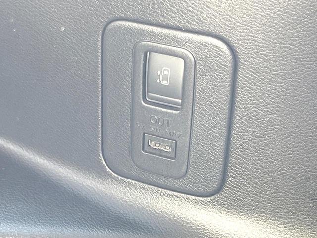 セレナ ハイウェイスター プロパイロットエディション 純正9インチナビ アラウンドビューモニター フリップダウンモニター プロパイロット 2トーン デジタルインナーミラー 両側パワースライドドア 8人乗り LEDヘッドライト 純正16インチアルミホイール(43枚目)