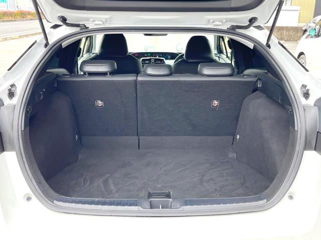 プリウス Ｓツーリングセレクション　純正ナビ　バックカメラ　セーフティセンス　レーダークルーズコントロール　シートヒーター　ＬＥＤヘッドライト　１８インチアルミホイール　ドライブレコーダー　ＥＴＣ　スマートキー　フルセグＴＶ（9枚目）