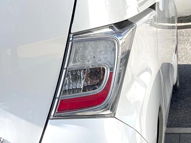 フリード Ｇ　ジャストセレクション＋　純正ナビ　バックカメラ　パワースライドドア　７人乗り　ＨＩＤヘッドライト　スマートキー　ＥＴＣ　オートエアコン　Ｂｌｕｅｔｏｏｔｈ接続（30枚目）