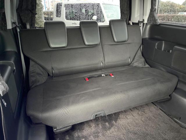 ステップワゴンスパーダ Ｚ　クールスピリット　純正９インチナビ　バックカメラ　クルーズコントロール　両側パワースライドドア　８人乗り　ＨＩＤヘッドライト　純正１７インチアルミホイール　フルセグＴＶ　ドライブレコーダー　スマートキー　ＥＴＣ（9枚目）