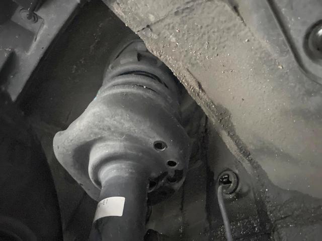 ステップワゴンスパーダ Ｚ　クールスピリット　純正９インチナビ　バックカメラ　クルーズコントロール　両側パワースライドドア　８人乗り　ＨＩＤヘッドライト　純正１７インチアルミホイール　フルセグＴＶ　ドライブレコーダー　スマートキー　ＥＴＣ（32枚目）