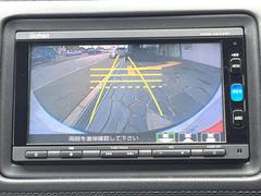 【バックカメラ】駐車時に後方がリアルタイム映像で確認できます。大型商業施設や立体駐車場での駐車時や、夜間のバック時に大活躍！運転スキルに関わらず、今や必須となった装備のひとつです！ 4