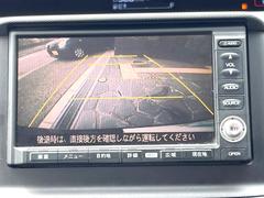 【バックカメラ】駐車時に後方がリアルタイム映像で確認できます。大型商業施設や立体駐車場での駐車時や、夜間のバック時に大活躍！運転スキルに関わらず、今や必須となった装備のひとつです！ 4