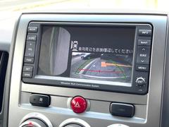 【バックカメラ】駐車時に後方がリアルタイム映像で確認できます。大型商業施設や立体駐車場での駐車時や、夜間のバック時に大活躍！運転スキルに関わらず、今や必須となった装備のひとつです！ 4