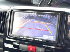 【バックカメラ】駐車時に後方がリアルタイム映像で確認できます。大型商業施設や立体駐車場での駐車時や、夜間のバック時に大活躍！運転スキルに関わらず、今や必須となった装備のひとつです！ 4