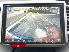 【バックカメラ】駐車時に後方がリアルタイム映像で確認できます。大型商業施設や立体駐車場での駐車時や、夜間のバック時に大活躍！運転スキルに関わらず、今や必須となった装備のひとつです！ 4