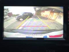 【バックカメラ】駐車時に後方がリアルタイム映像で確認できます。大型商業施設や立体駐車場での駐車時や、夜間のバック時に大活躍！運転スキルに関わらず、今や必須となった装備のひとつです！ 4