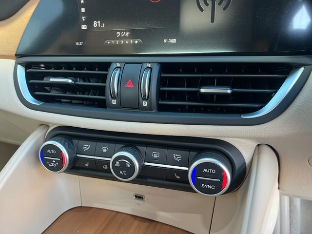 ジュリア 2.0ターボ スーパー 18インチAW harman/kardon ステアリングヒーター ブラインドスポットモニター バックカメラ ETC ベージュレザーシート 黒革ステアリング シートヒーター(28枚目)