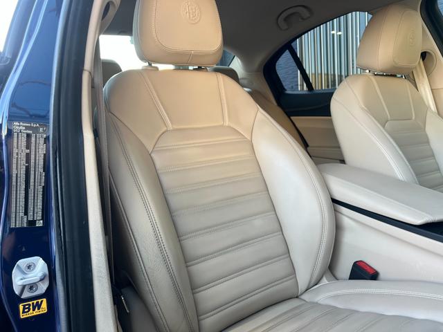 ジュリア 2.0ターボ スーパー 18インチAW harman/kardon ステアリングヒーター ブラインドスポットモニター バックカメラ ETC ベージュレザーシート 黒革ステアリング シートヒーター(31枚目)