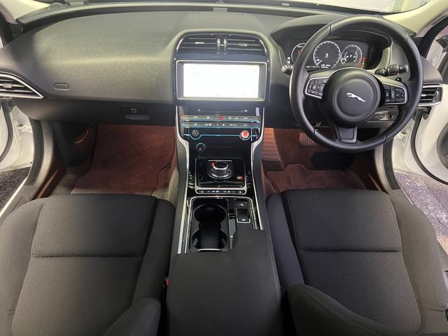 XE XE ピュア 走行1.6万km ワンオーナー 禁煙 MERIDIANサウンド 純正ナビ 純正17インチAW キセノンヘッドライト ETC バックカメラ ドライブレコーダー ヒートシーター(3枚目)