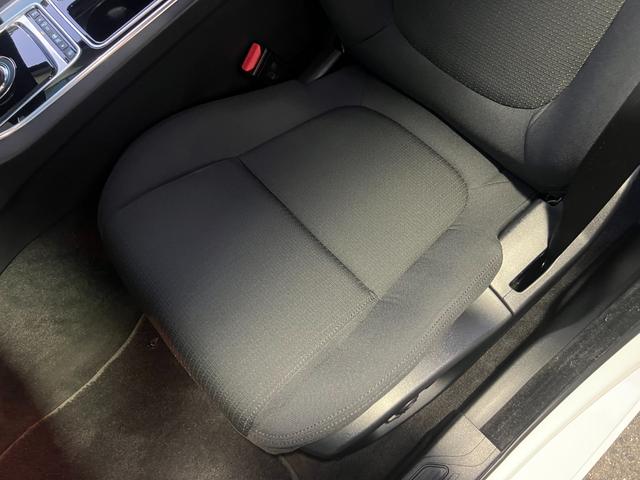 XE XE ピュア 走行1.6万km ワンオーナー 禁煙 MERIDIANサウンド 純正ナビ 純正17インチAW キセノンヘッドライト ETC バックカメラ ドライブレコーダー ヒートシーター(32枚目)