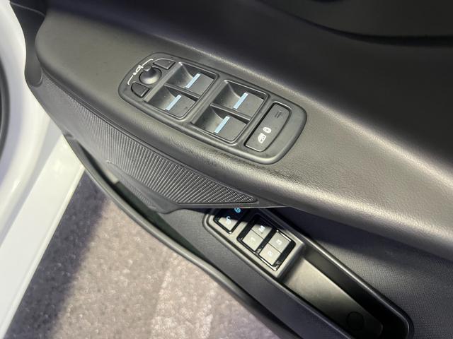 XE XE ピュア 走行1.6万km ワンオーナー 禁煙 MERIDIANサウンド 純正ナビ 純正17インチAW キセノンヘッドライト ETC バックカメラ ドライブレコーダー ヒートシーター(46枚目)