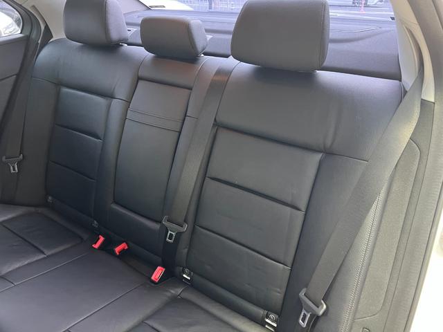 Ｅクラス Ｅ３５０　ブルーテック　アバンギャルド　ユーティリティＰＫＧ　黒革シート　オートクルーズコントロール　ドラレコ　ＥＴＣ　１７インチＡＷ　電動シート　シートヒーター　バイキセノンヘッドライト（35枚目）