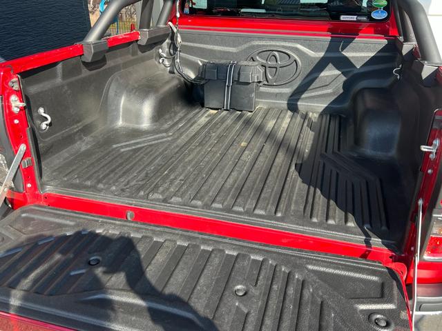 ハイラックス Ｚ　ＴＲＤ製スポーツバー　Ｆアンダーカバー　ＩＰＦランプ　社外Ｆバンパーガード　純正１７インチアルミホイール　純正ナビ　フルセグＴＶ　ファブリックシート　プリクラッシュセーフティ（27枚目）