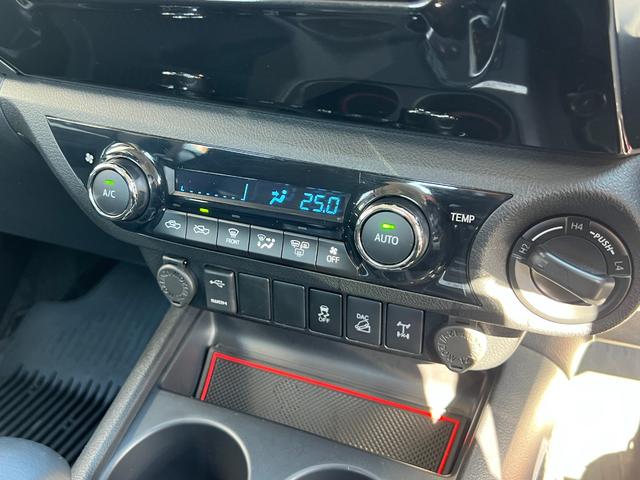 ハイラックス Ｚ　ＴＲＤ製スポーツバー　Ｆアンダーカバー　ＩＰＦランプ　社外Ｆバンパーガード　純正１７インチアルミホイール　純正ナビ　フルセグＴＶ　ファブリックシート　プリクラッシュセーフティ（33枚目）