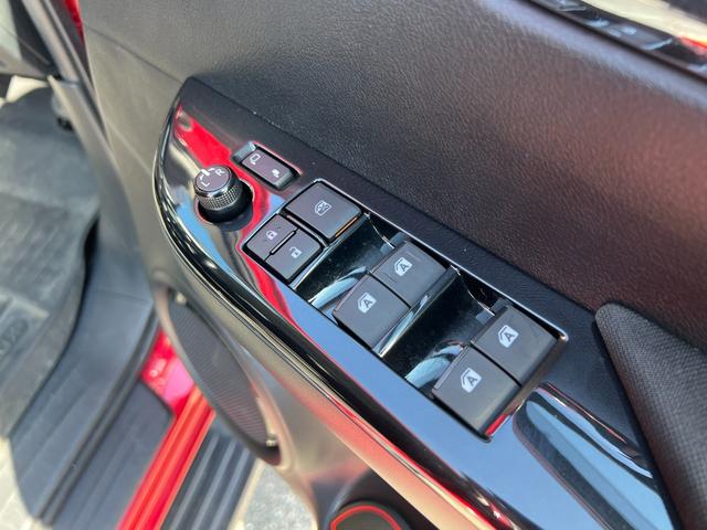ハイラックス Ｚ　ＴＲＤ製スポーツバー　Ｆアンダーカバー　ＩＰＦランプ　社外Ｆバンパーガード　純正１７インチアルミホイール　純正ナビ　フルセグＴＶ　ファブリックシート　プリクラッシュセーフティ（42枚目）