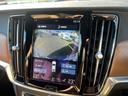 ☆360°ビューカメラ☆車両の周囲に装備されている4個のカメラを使用して車両を真上から見下ろしている映像を作成し、センターディスプレイに表示