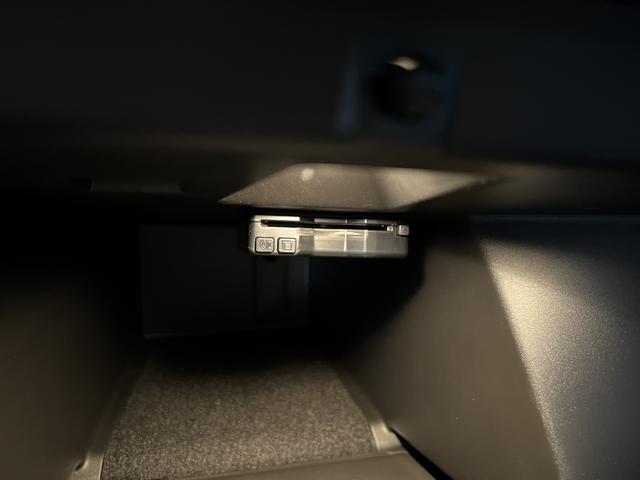 メガーヌ ルノー　スポール　トロフィー　新車保証継承　ワンオーナー　バックカメラ　ＬＥＤヘッドライト　ＲＥＣＡＲＯバケット　　純正１９インチアルミホイール　アダプティブクルーズコントロール　ブレンボキャリパー　ＣａｒＰｌａｙ（38枚目）