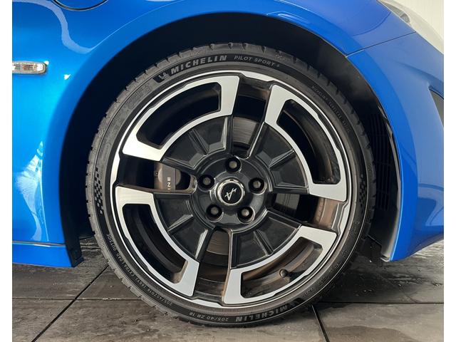 Ａ１１０ リネージ　Ｂｌｕｅｔｏｏｔｈ接続　ＬＥＤヘッドライト　純正１８インチアルミホイール　ｂｌｅｍｂｏキャリパー　ＦＯＣＡＬスピーカー　バックカメラ　認定中古車保証付（16枚目）