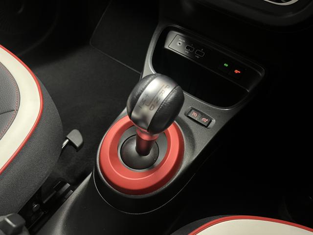 トゥインゴ インテンス ハーフレザー AppleCarPlay対応 Bluetooth接続 バックカメラ 車線逸脱警報 クルーズコントロール 純正16インチアルミホイール 認定中古車保証付(31枚目)