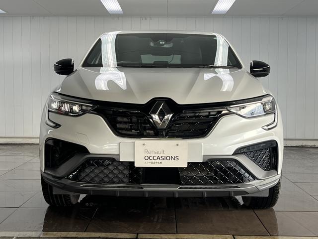 アルカナ ルノー　スポール　ラインＥ－テックハイブリッド　ＡｐｐｌｅＣａｒｐｌａｙ　Ｂｌｕｅｔｏｏｔｈ　ＬＥＤヘッドライト　アダプティブクルーズコントロール　３６０°カメラ　シートヒーター　純正アルミホイール　認定中古車保証付（11枚目）
